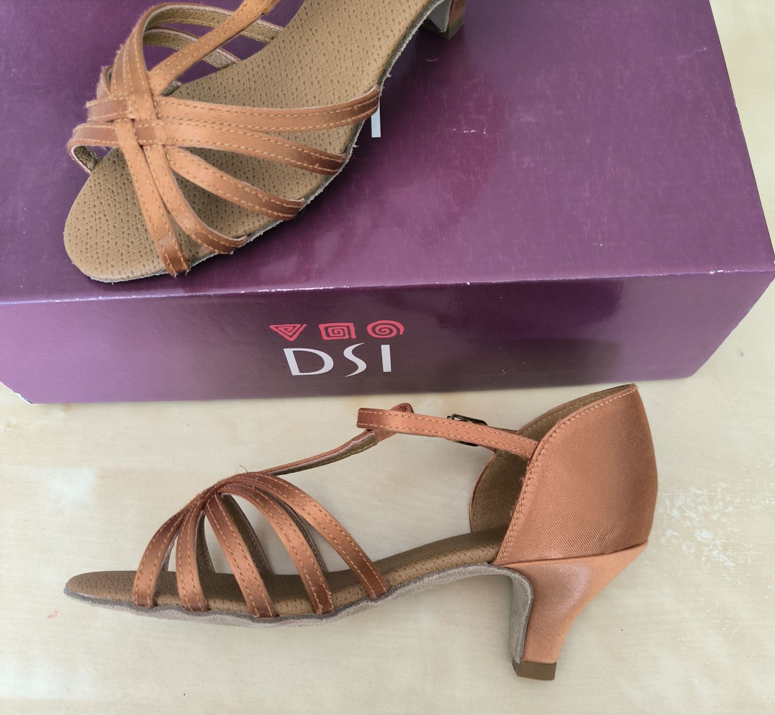 Sapatos de dança latinas NOVOS