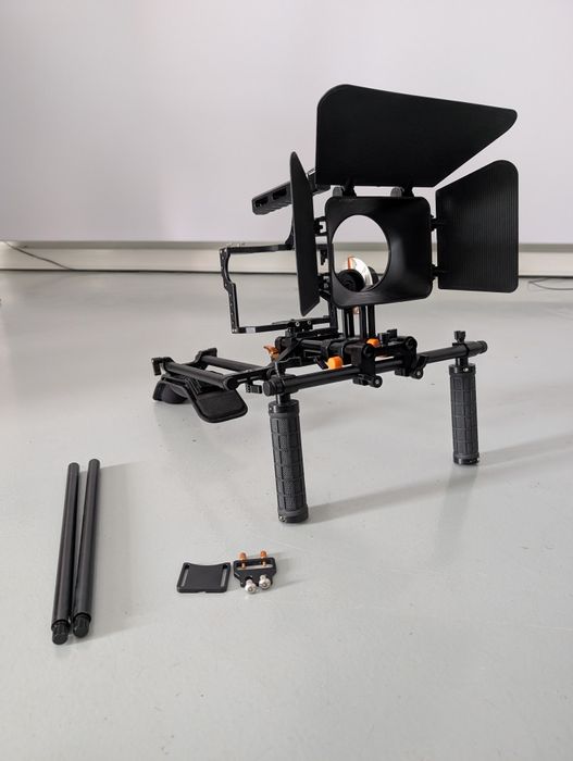 Rig câmara com café + pegas + focus Pull + apoio ombro