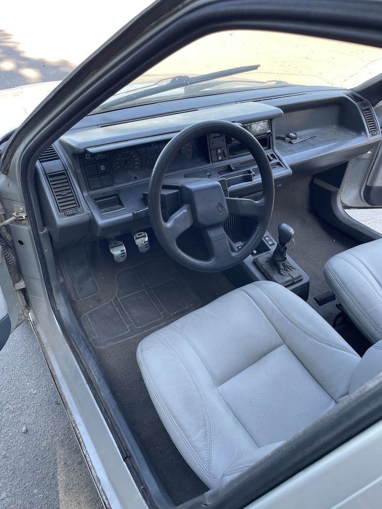 Renault 21 1987року