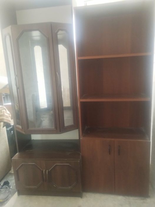 Стінка ( два шкафа і 2 стола)