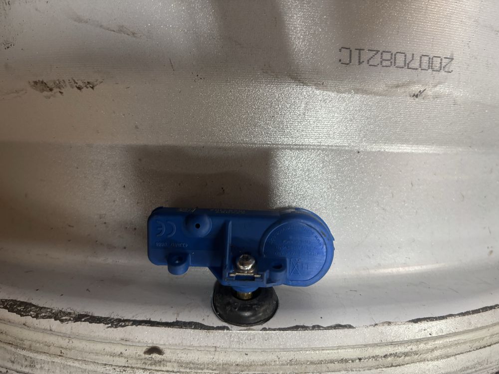 5x115 OPEL TPMS 7J17 ET46 felgi aluminiowe 70,1 ampera CHEVROLET