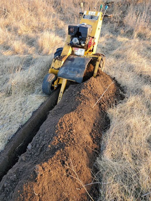 Бара Копка траншей Траншеєкопач Траншеекопатель Укладка кабеля.