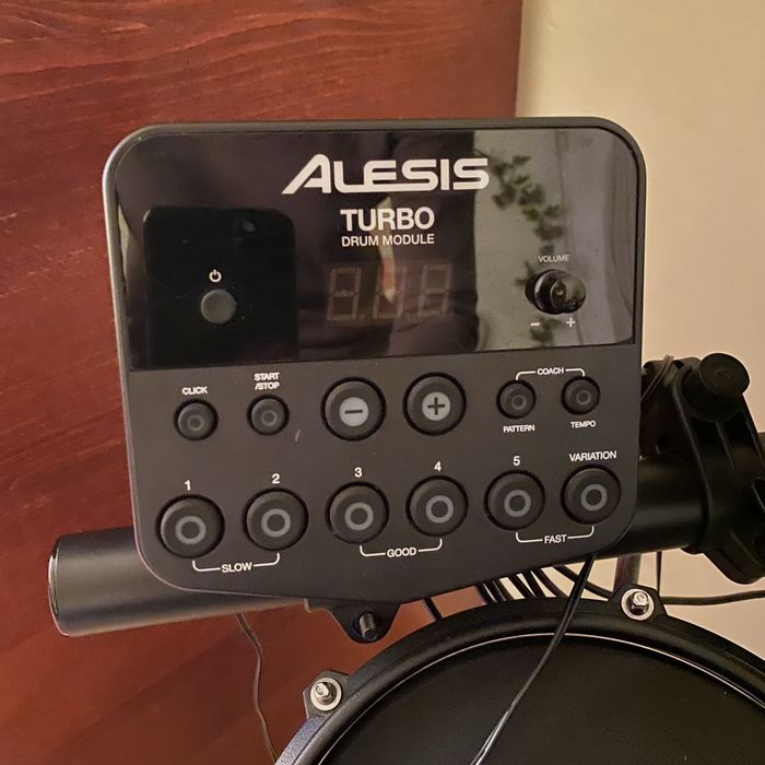 Продам електронну ударну установку Alesis Turbo Mesh Kit