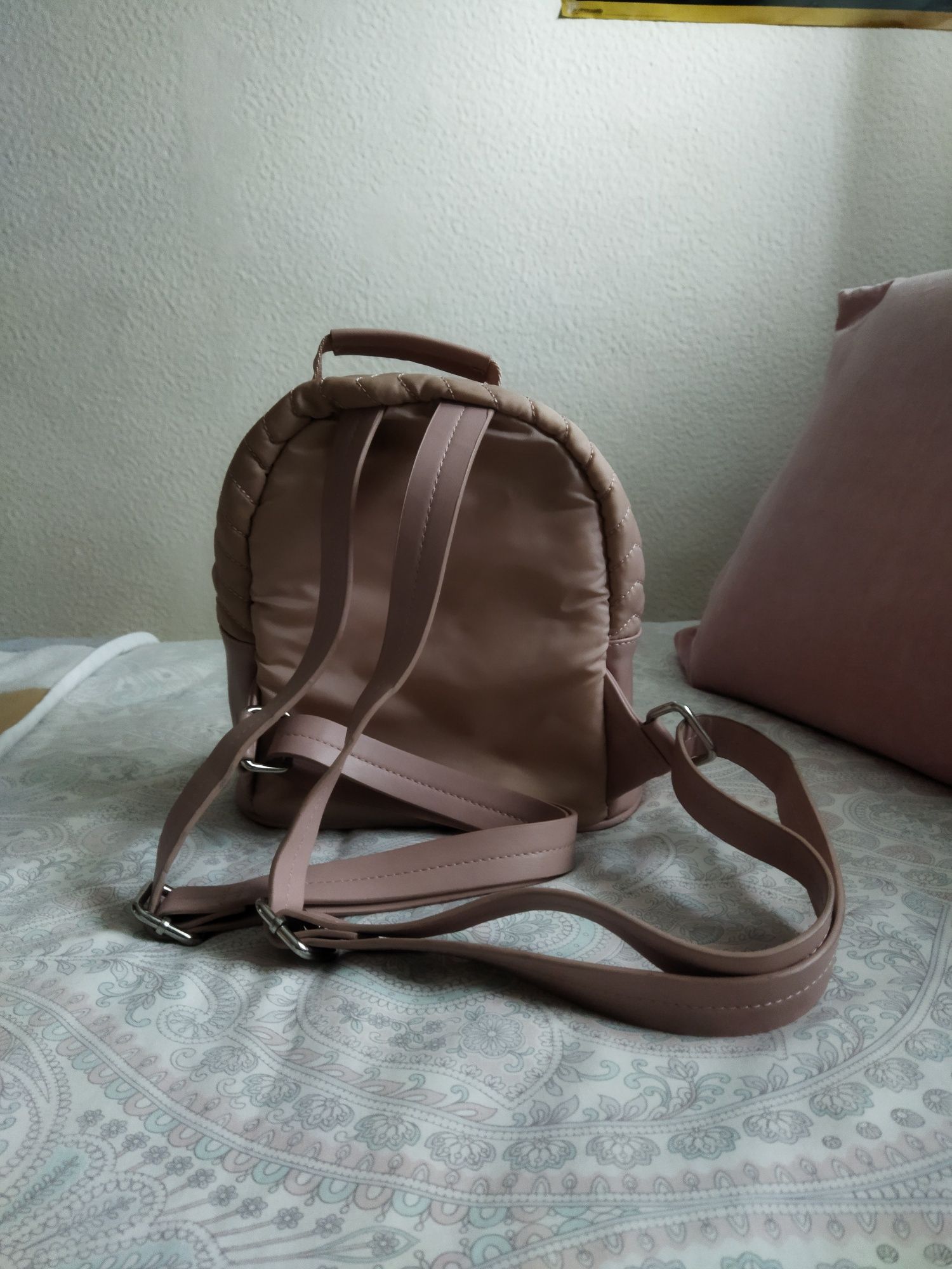 Mala/mochila rosa pull and bear