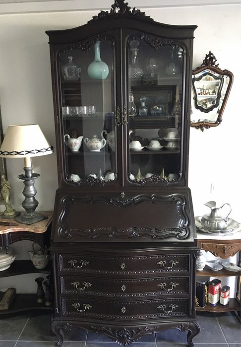 Móvel muito antigo, como novo.