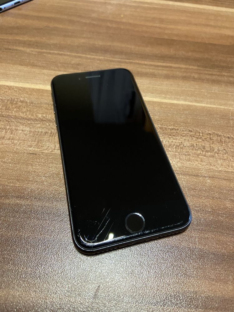 iPhone 8 64GB Space Gray 83% bateria