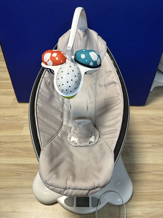 Заколисуючий центр 4moms Mamaroo 2