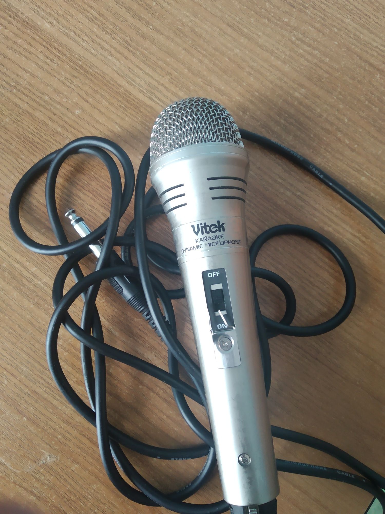 Микрофон для караоке и вокального пения Vitek