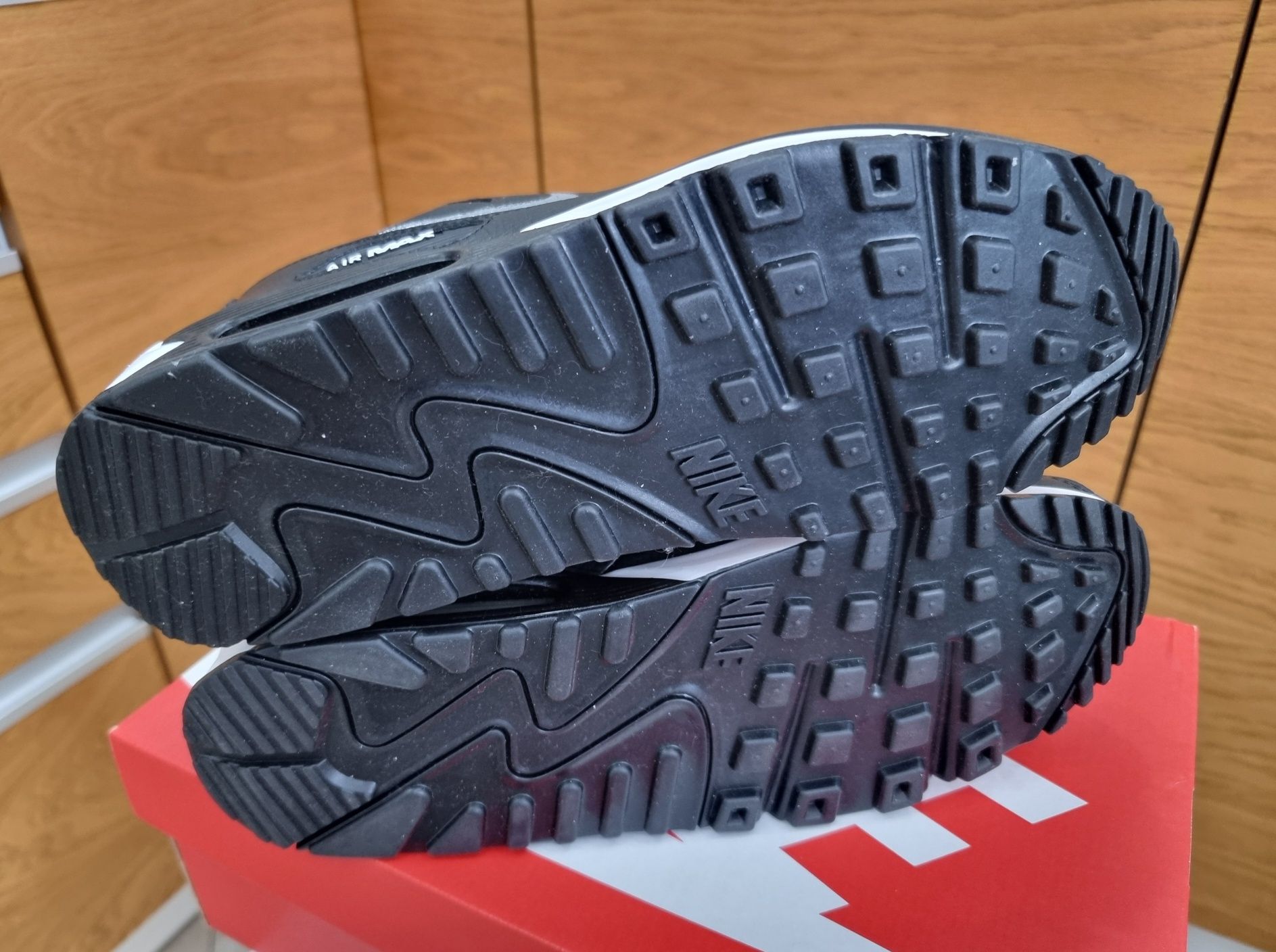 Nowe oryginalne z Zalando Nike Air Max 90 rozmiar 44 28 cm gwarancja