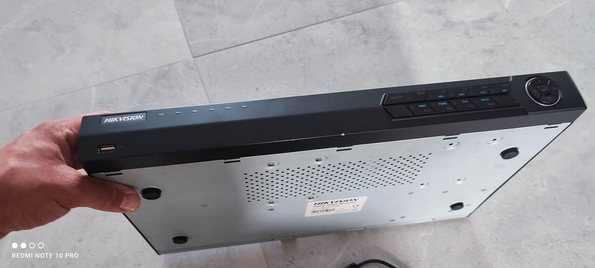 Hikvision ds-7616ni-st