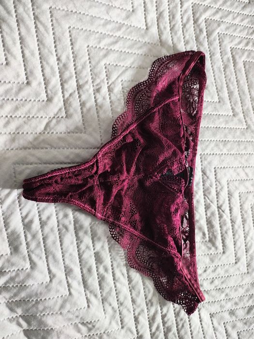 Koronkowe majtki,stringi używane Esotiq