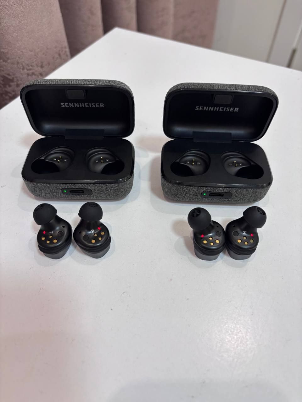 Бездротовіі преміум навушники Sennheiser Momentum True Wireless