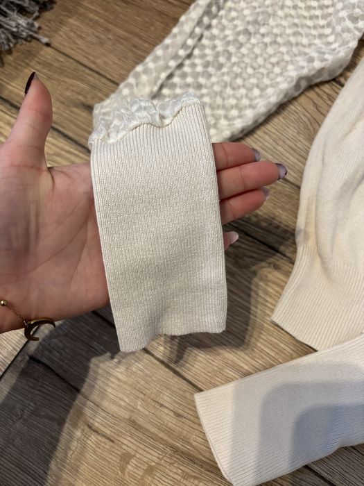 Kremowy golf z ażurowymi rękawami ZARA