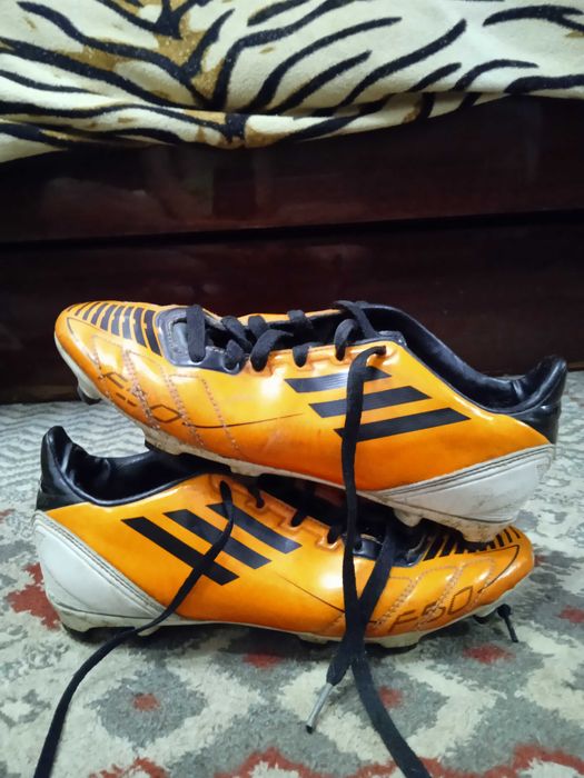 Футбольные бутсы