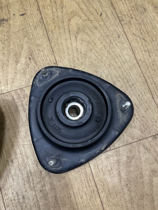 Опоры передних стоек оригинал subaru outback 2018