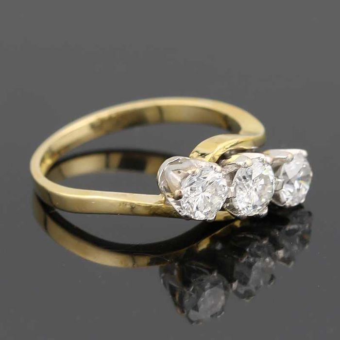 Złoty pierścionek z brylantami 0.61ct trylogia symboliczny 18K