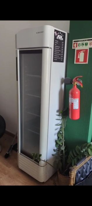 Venda de recheio de espaço de beleza e barbearia