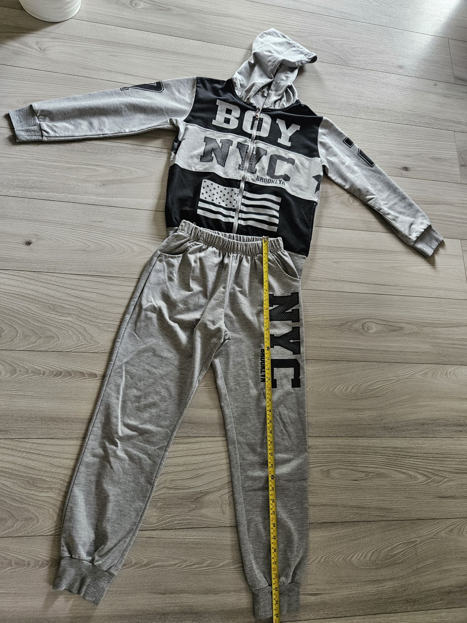 Szary dres chłopięce r.158