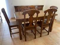 Mesa e cadeiras
