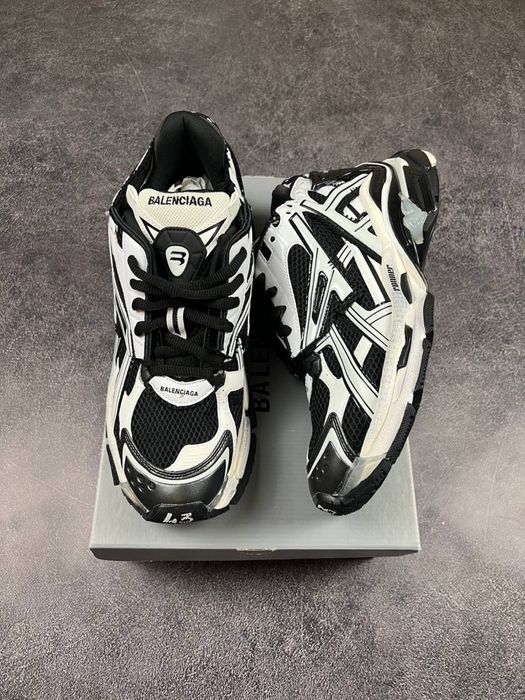 Balenciaga Runner Black White