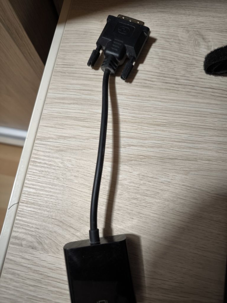 Adapter DVI(24+1) - męski , VGA na krótkim kablu