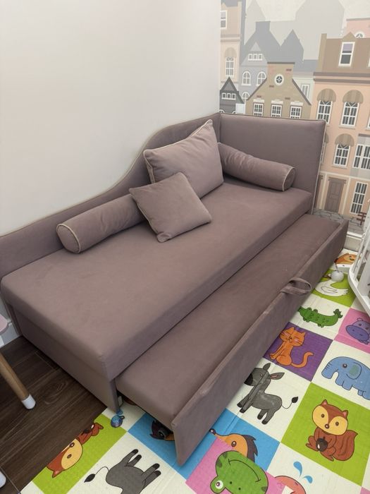 Диван розкладний.