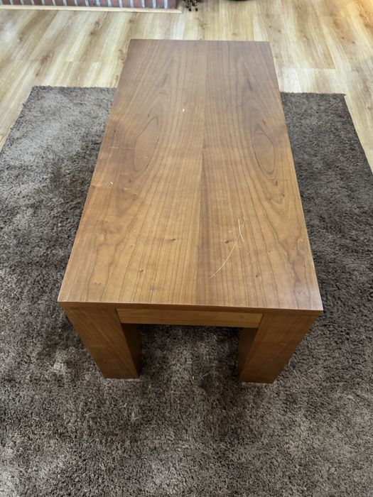 Mesa de centro em madeira maciça