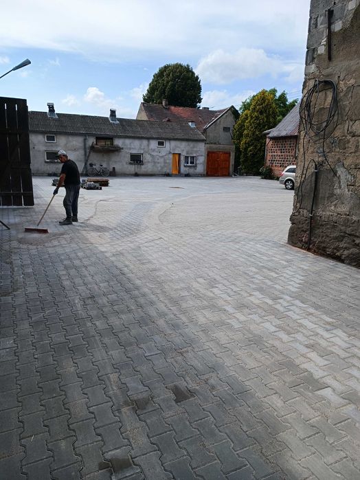 Układanie kostki brukowej