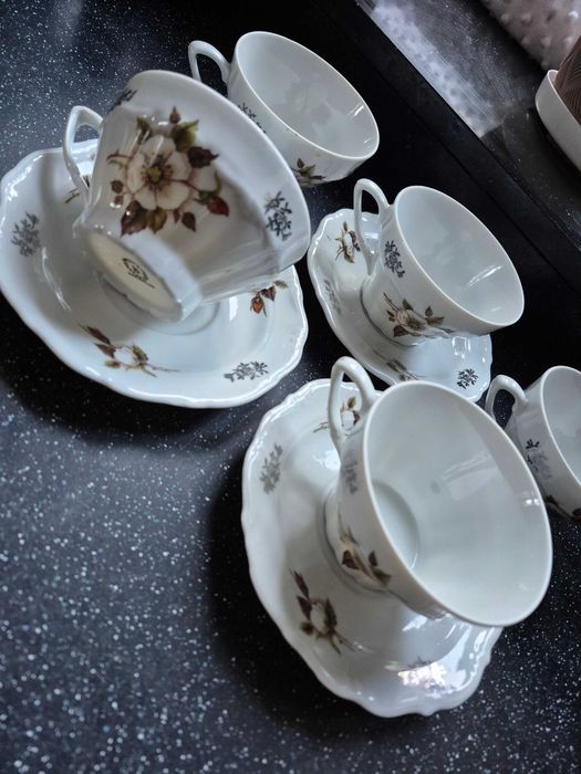 Bolesławiec Filiżanki porcelanowe ze spodeczkami