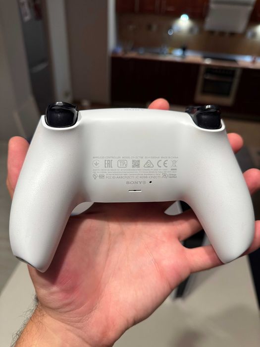 Playstation 5 z napędem + Pad + akcesoria i pudelko