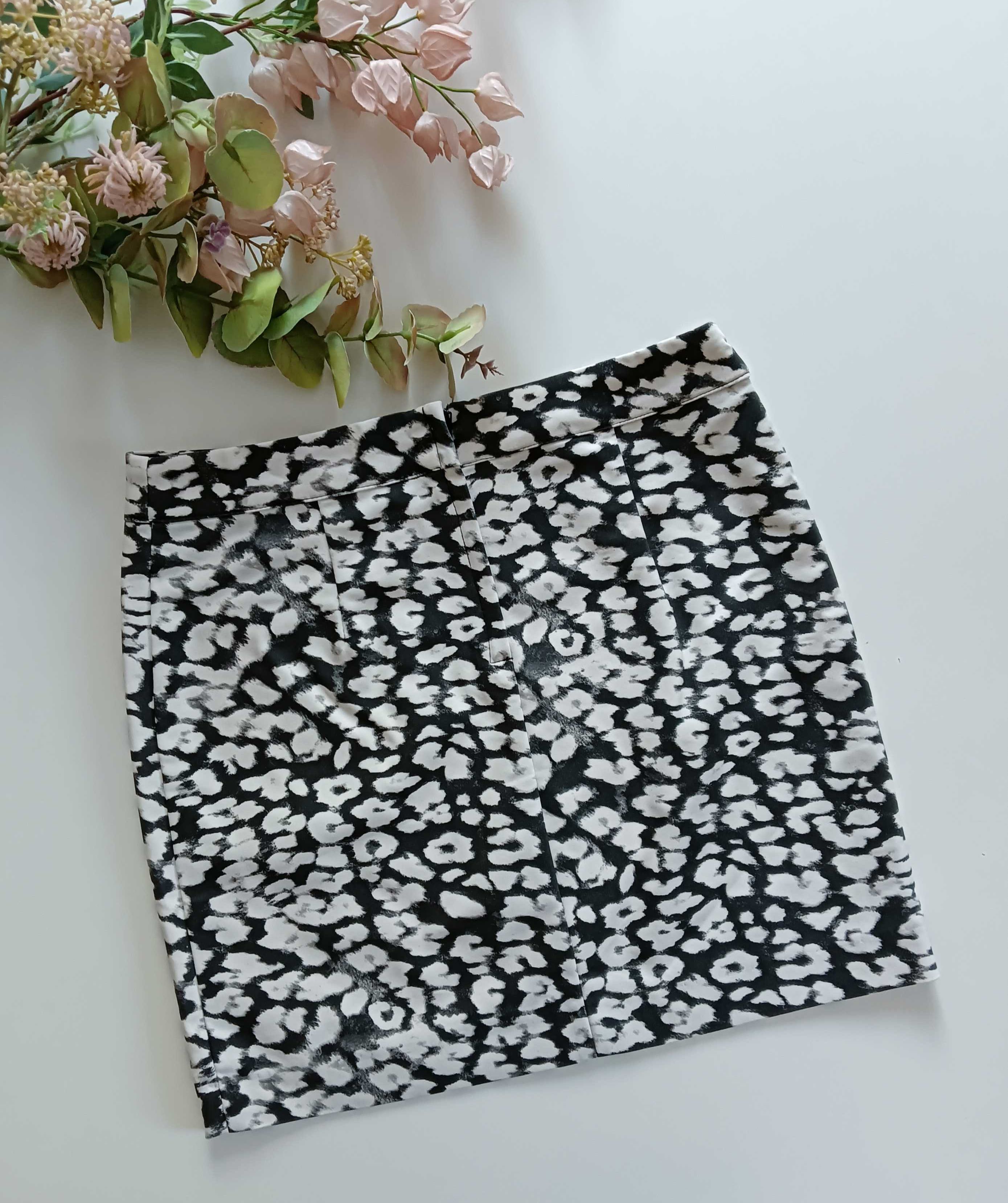 Czarno- biała, krótka spódniczka w cętki 36/S H&M