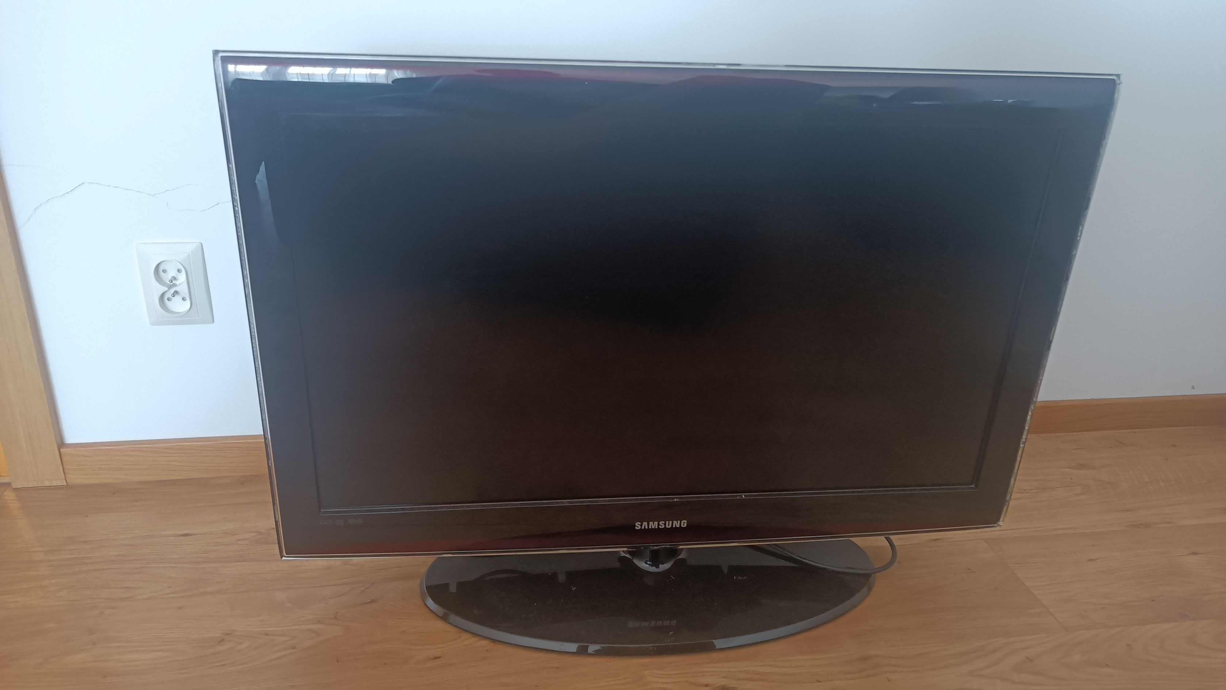Samsung LE37A656 LCD telewizor 37 cali plus dekoder