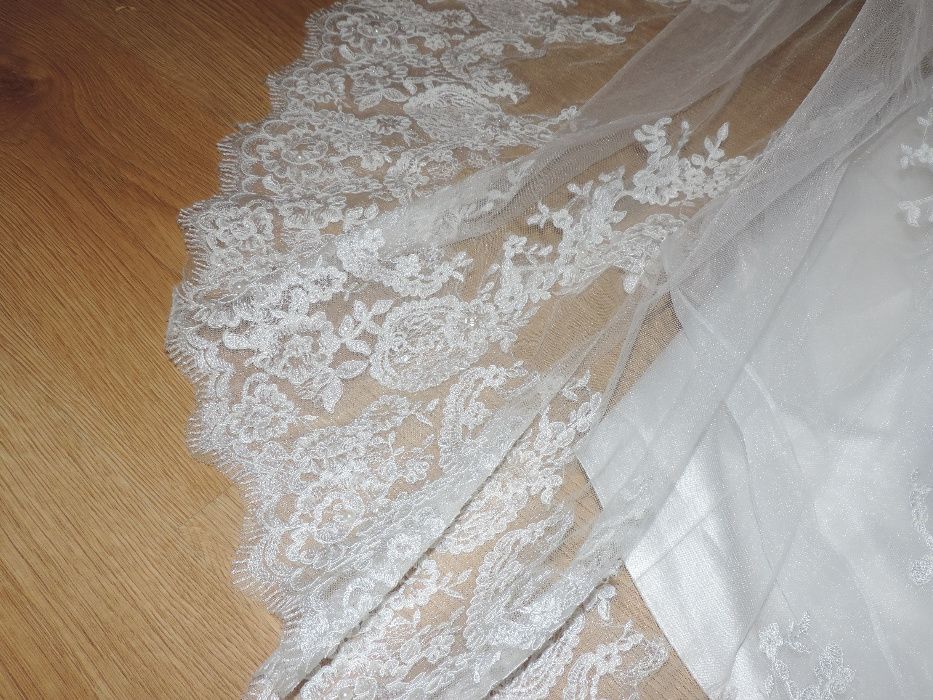 Koronka suknia ślubna – kolor śmietankowy model Whitby/Herms’Bridal