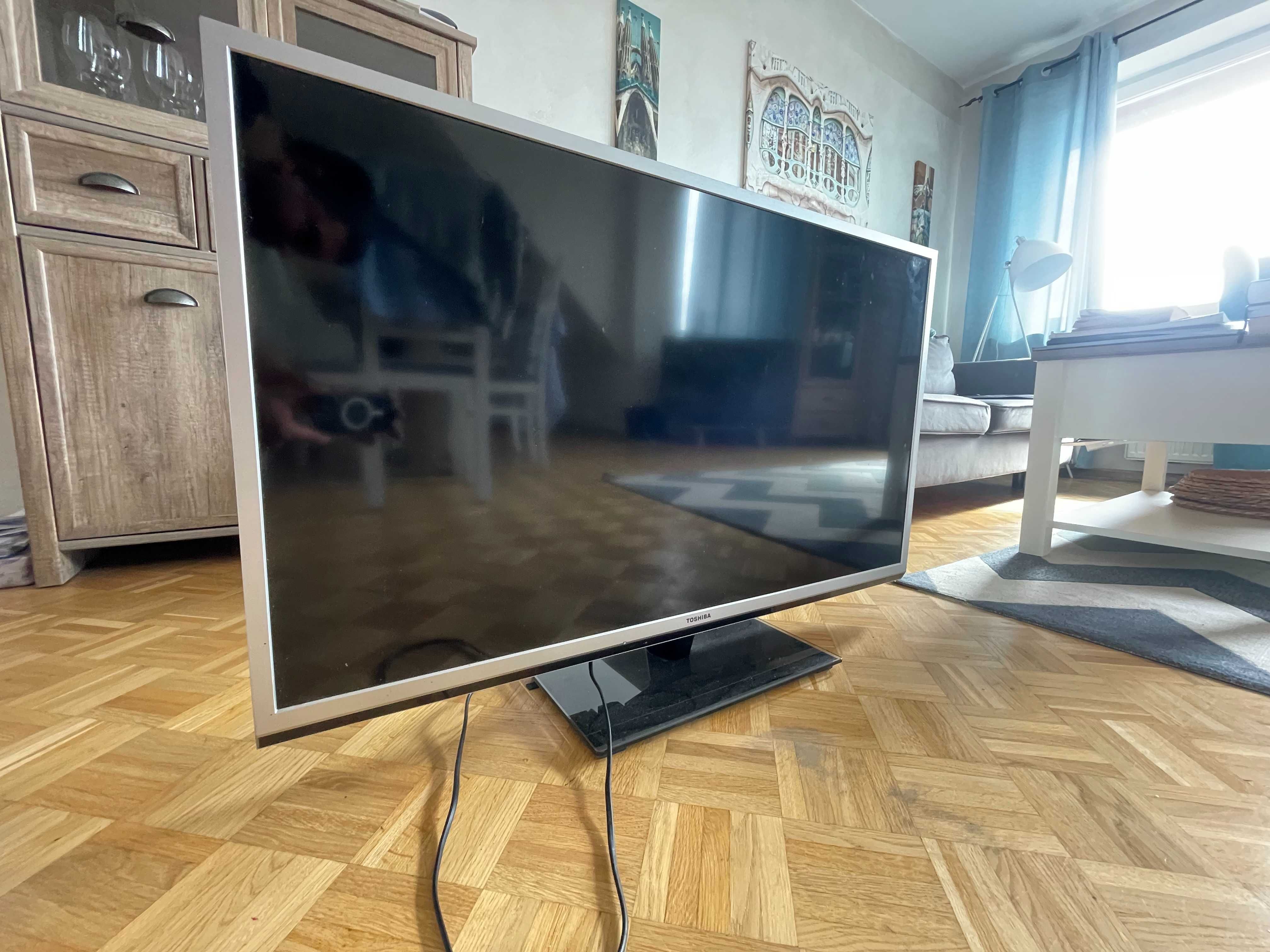 Telewizor Toshiba 32 Cale płaski LCD, stan wzorowy, dowóz w Toruniu
