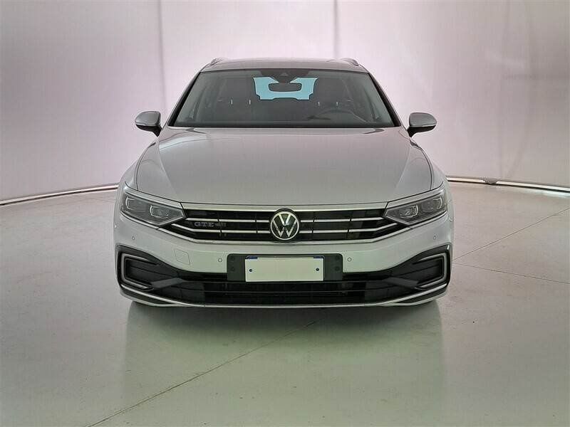 Volkswagen Passat GTE Plug-in 2019р. запас 50-70км