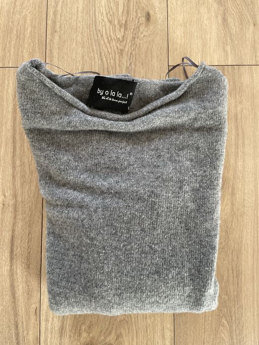 Asymetryczny swter wełniany „o la la”