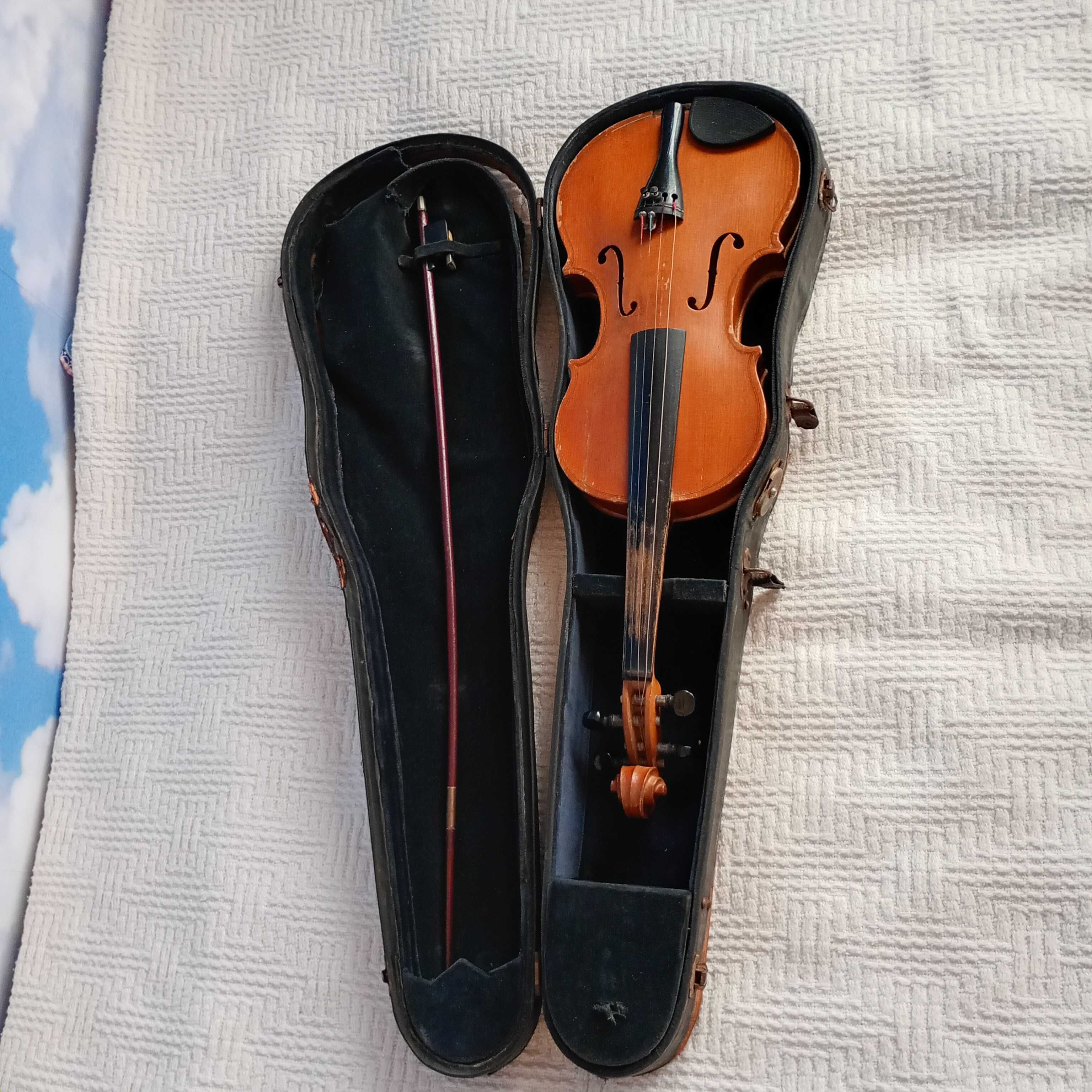 Skrzypce z futerałem oraz smyczkiem  Stradivarius 1803 r.