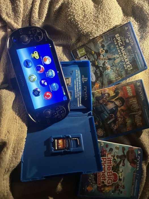 Psvita  model Pch -1004 uzywany plus  4 gry