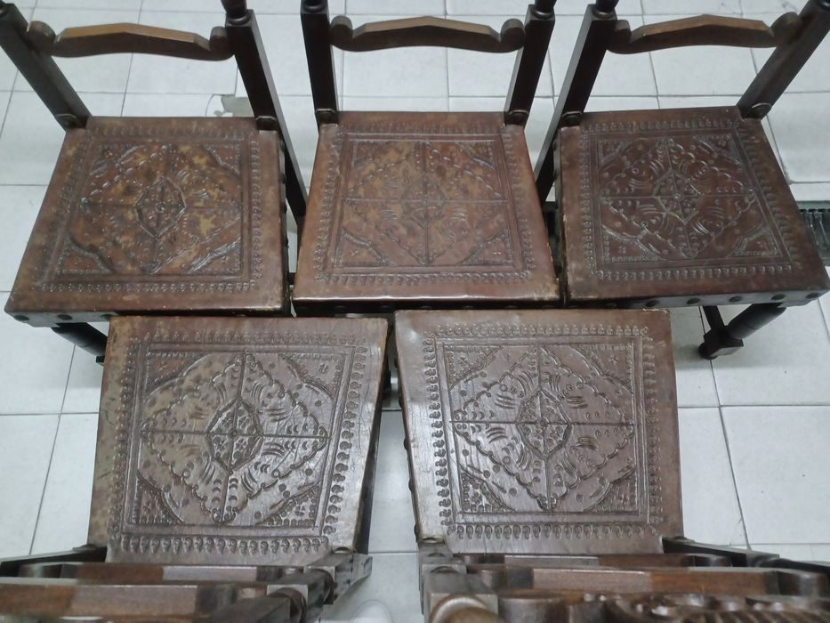 Cadeiras antigas vintage madeira e acento couro