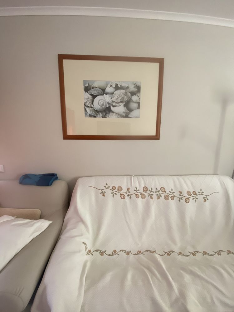 Quadro de decoracao com moldura vidro  grande