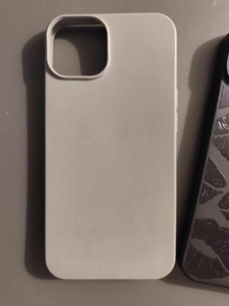 Etui na iPhone 14