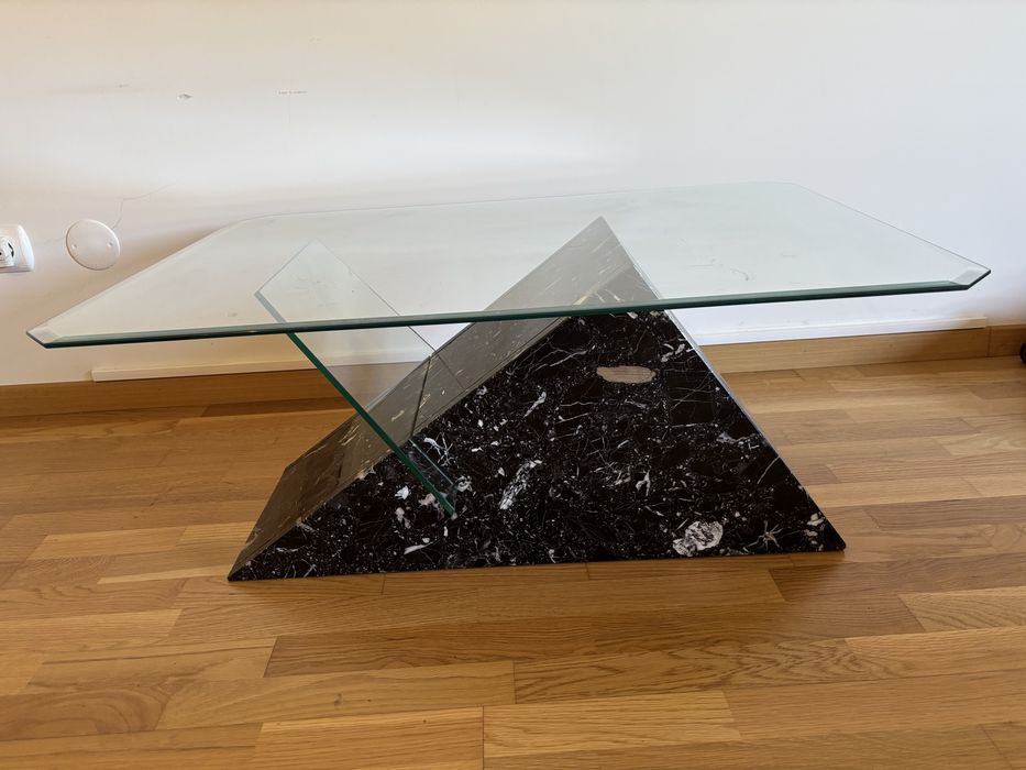 Mesa de centro moderna em mármore e vidro - Oportunidade