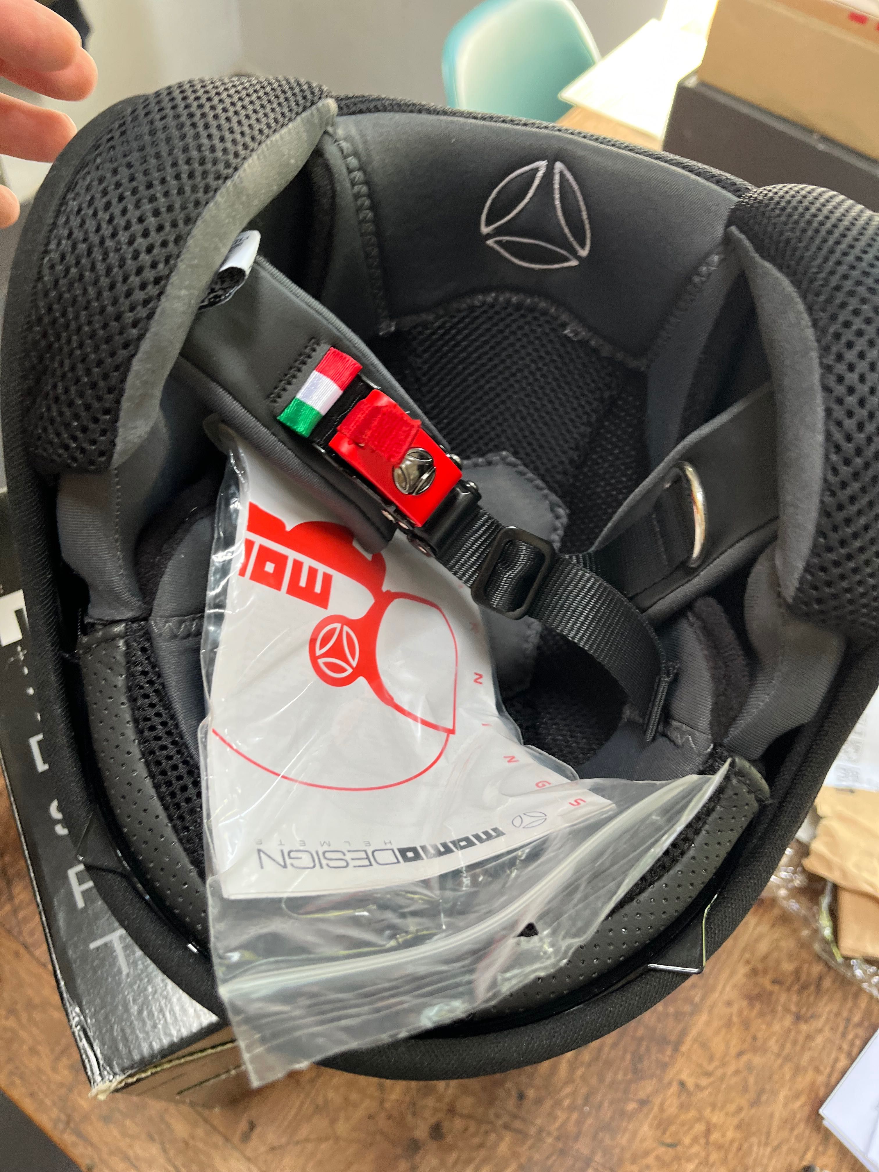 Capacete Momo Design para moto