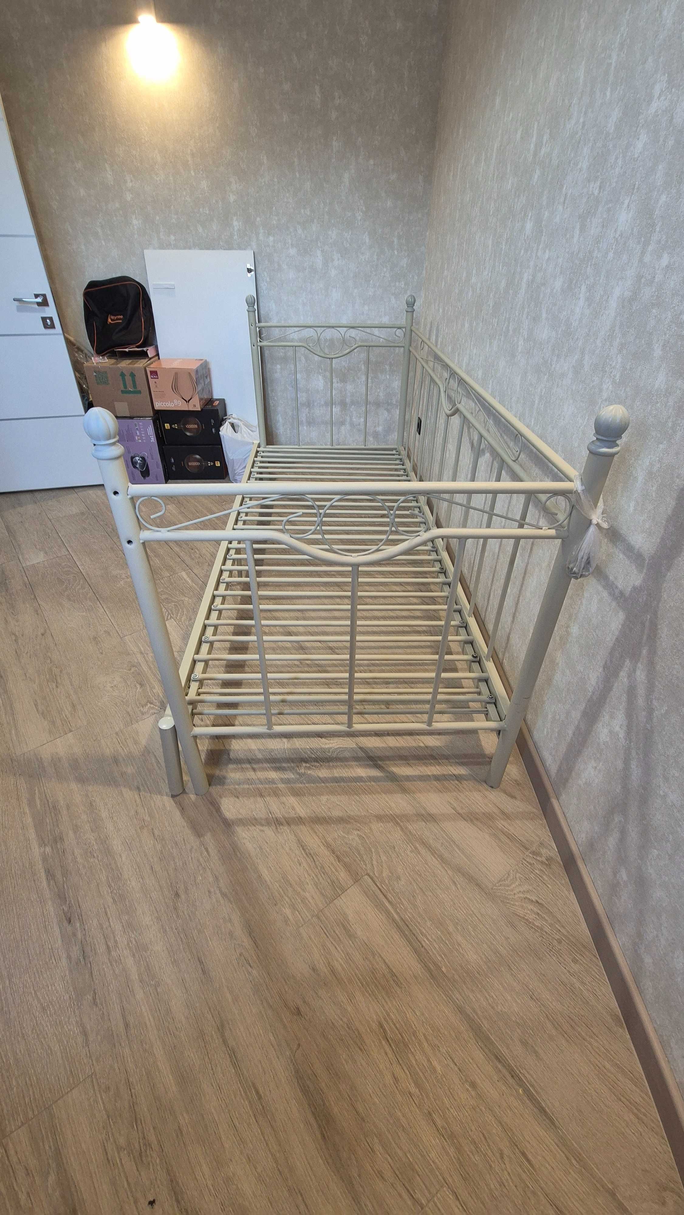 Ліжко металева складне
