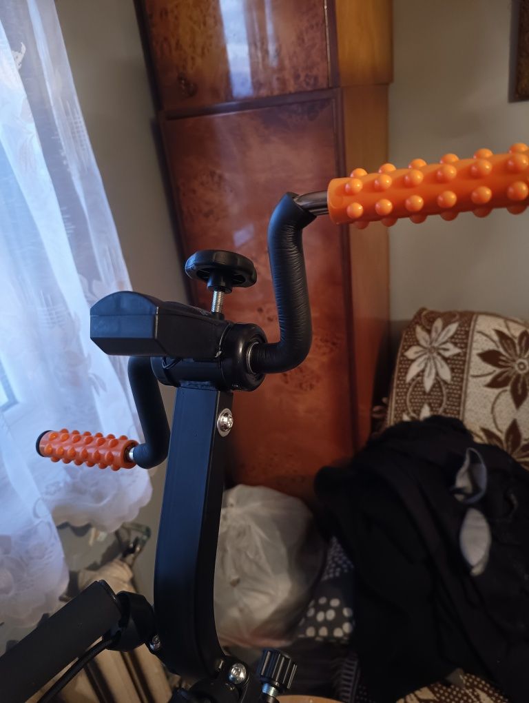 Rower do ćwiczeń rehabilitacji rąk i nóg