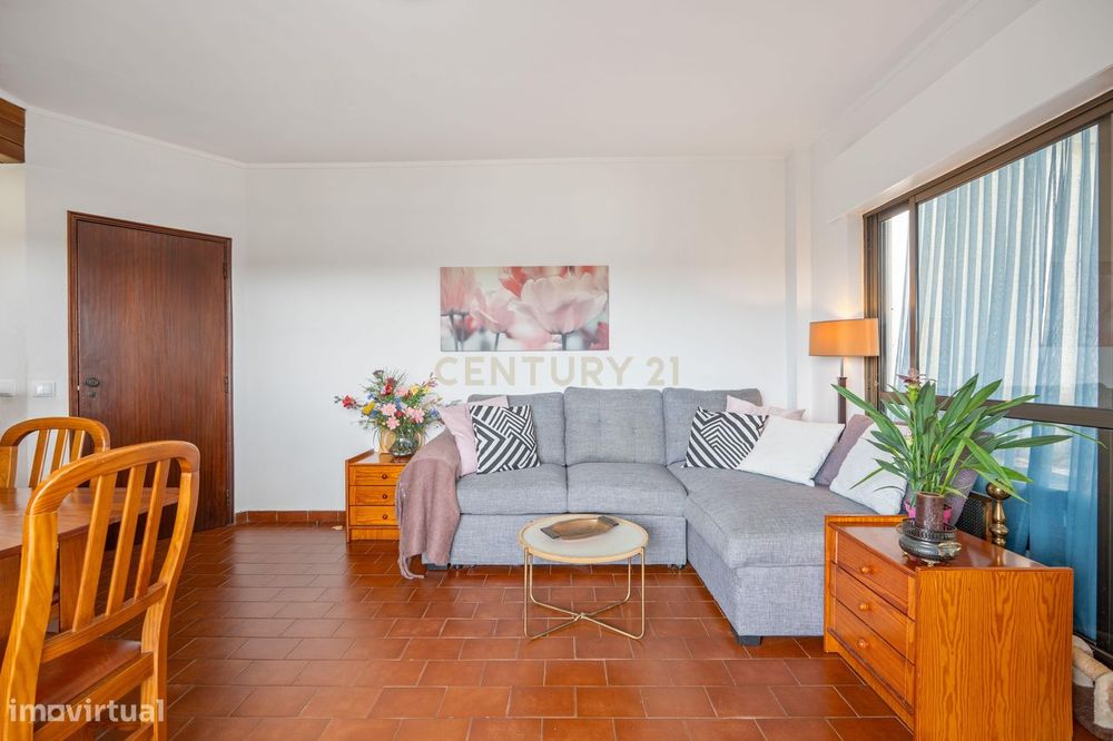 Apartamento T1 com varandas e vista mar no Parque das Amendoeiras — Vi
