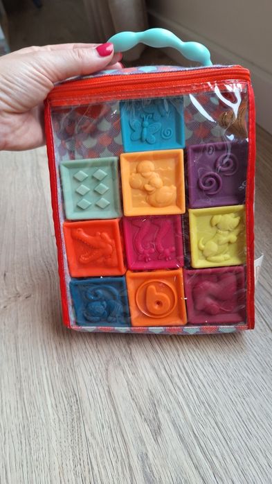 B. Toys miękkie klocki, zwierzątka, liczby