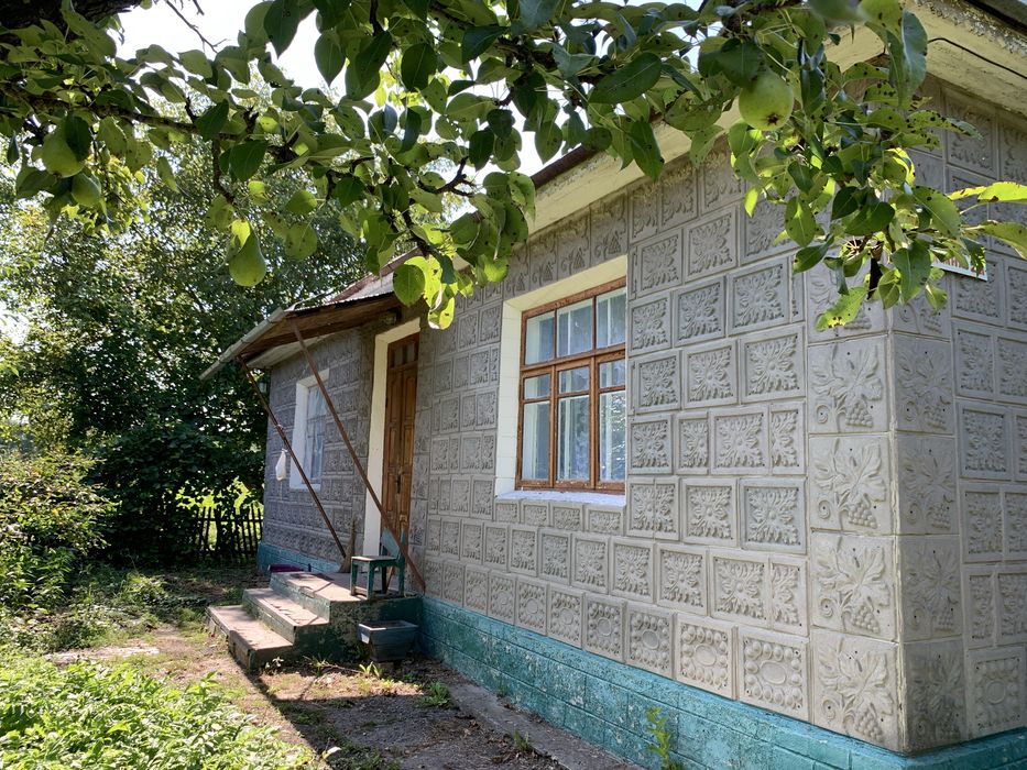 Продаж добротного цегляного будинку в гарній локації!