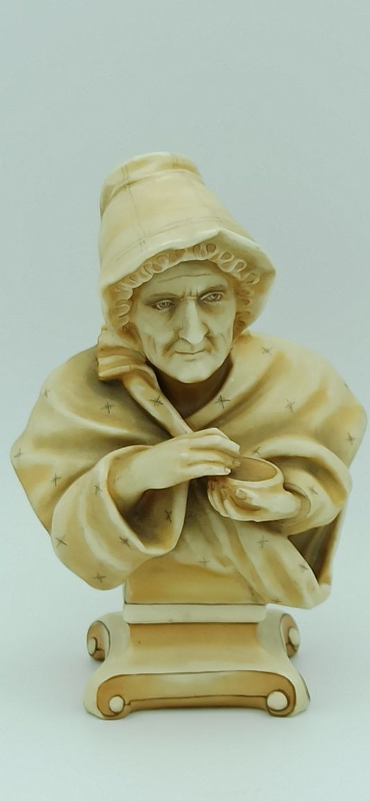 Porcelana Francja Figurka Staruszki w czepku XIX/XX w.