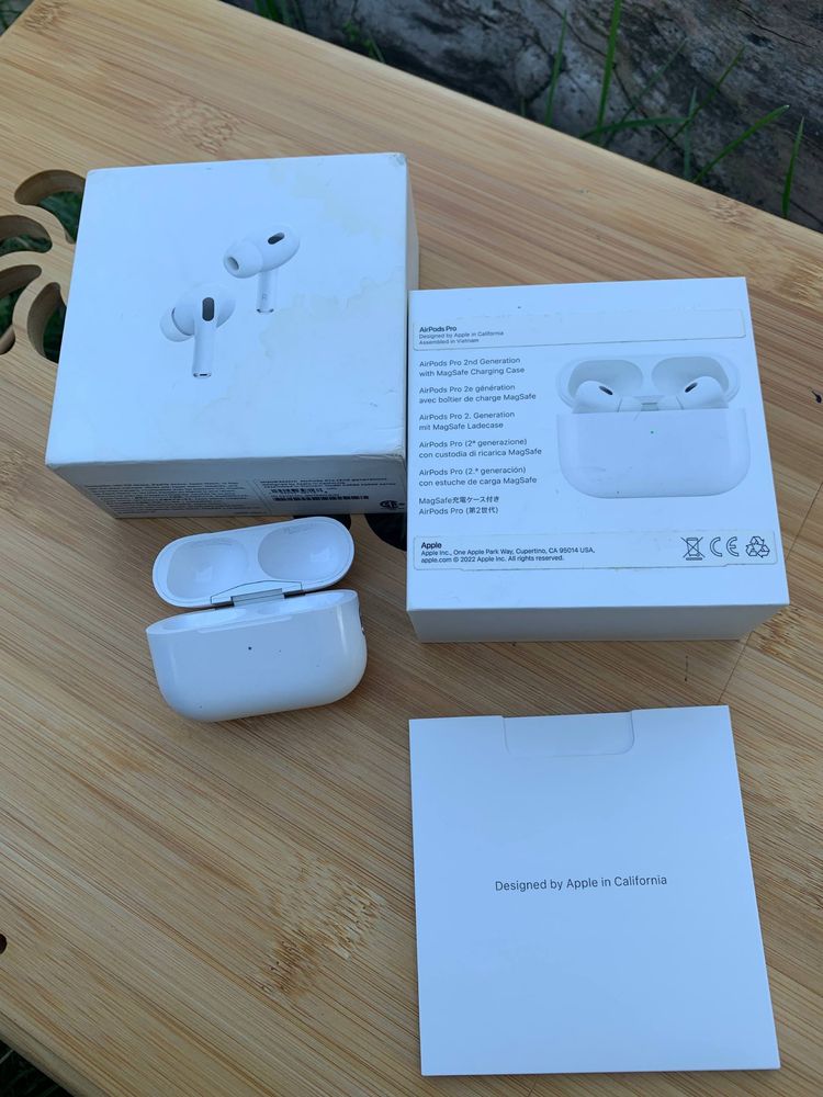 Кейс Apple AirPods Pro 2 with MagSafe Charging Case Lightning (MQD83)